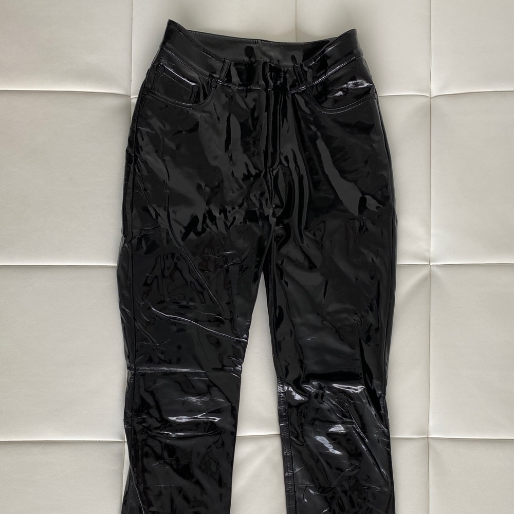 COMMANDO PATENT PANTS.